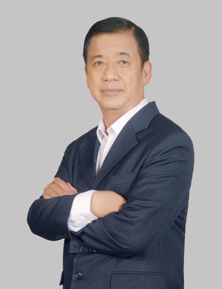 6 Luat su Nguyen Huu Que 768x997 1
